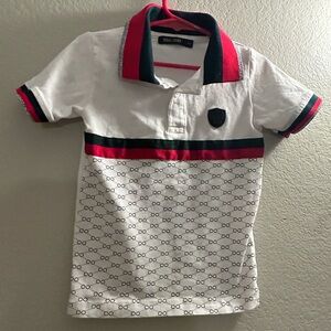 Kids size 2 shirt Preowned in good condition collar neck